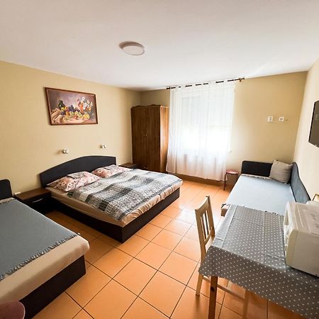 Apartman Taktik Veľký Meder Exteriör bild