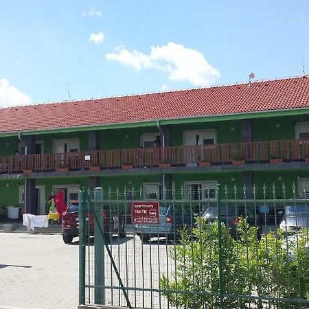 Apartman Taktik Veľký Meder Exteriör bild