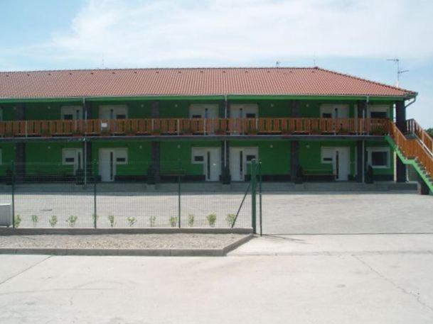 Apartman Taktik Veľký Meder Exteriör bild