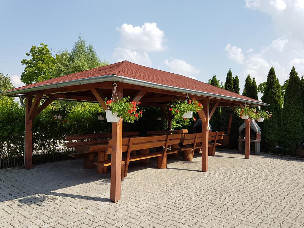 Apartman Taktik Veľký Meder Exteriör bild