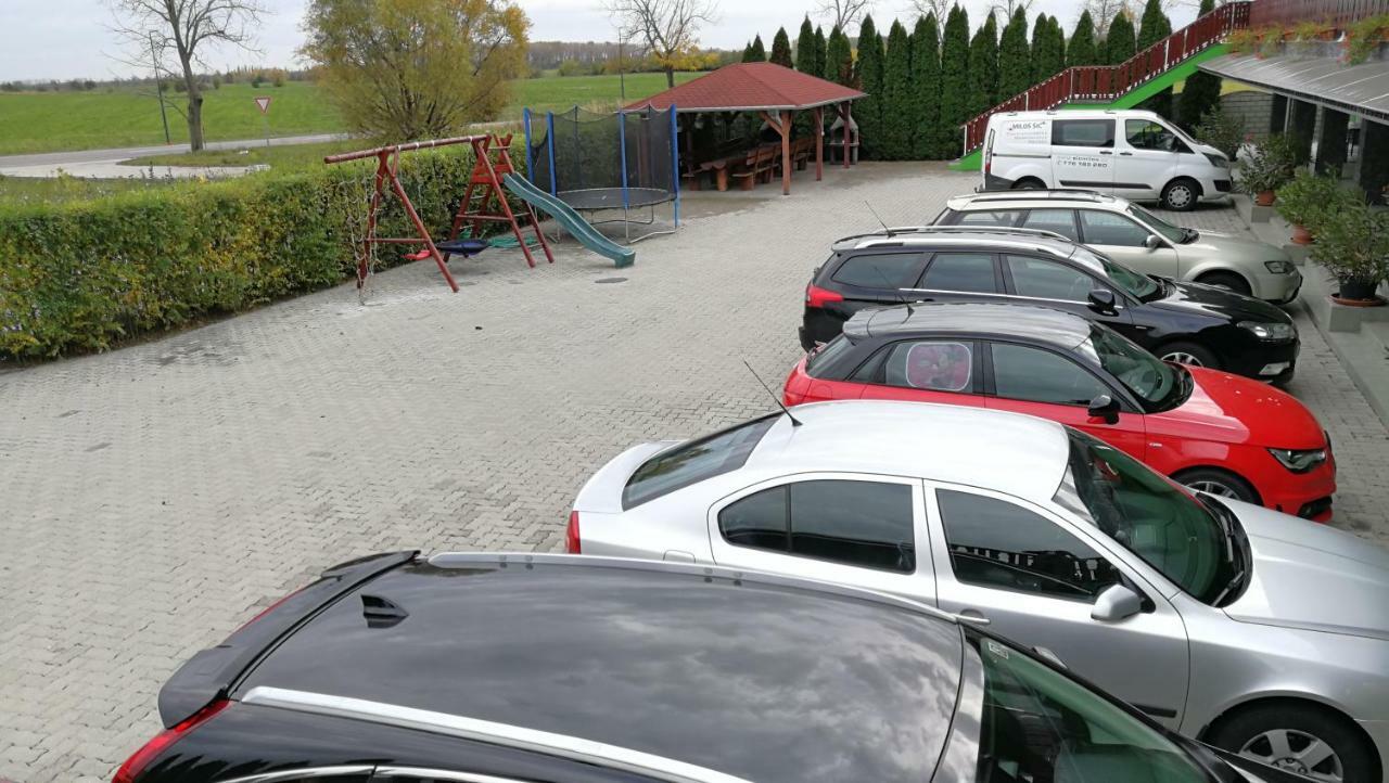 Apartman Taktik Veľký Meder Exteriör bild