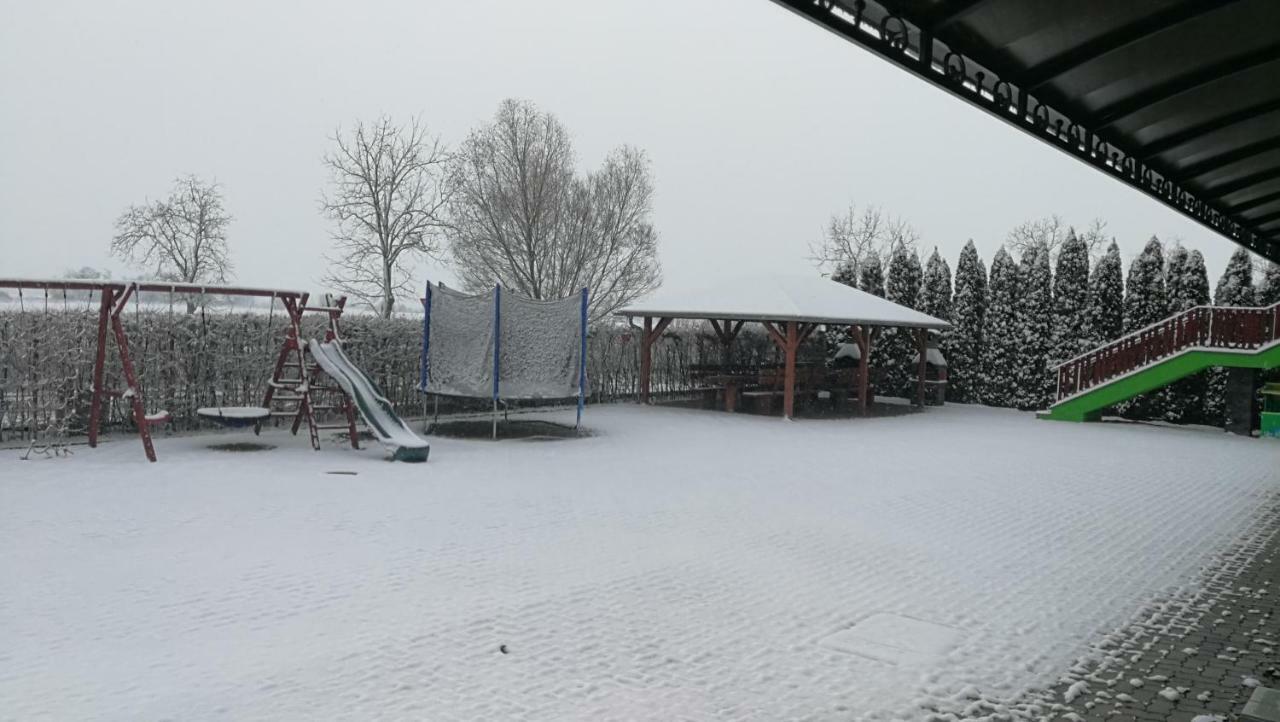 Apartman Taktik Veľký Meder Exteriör bild