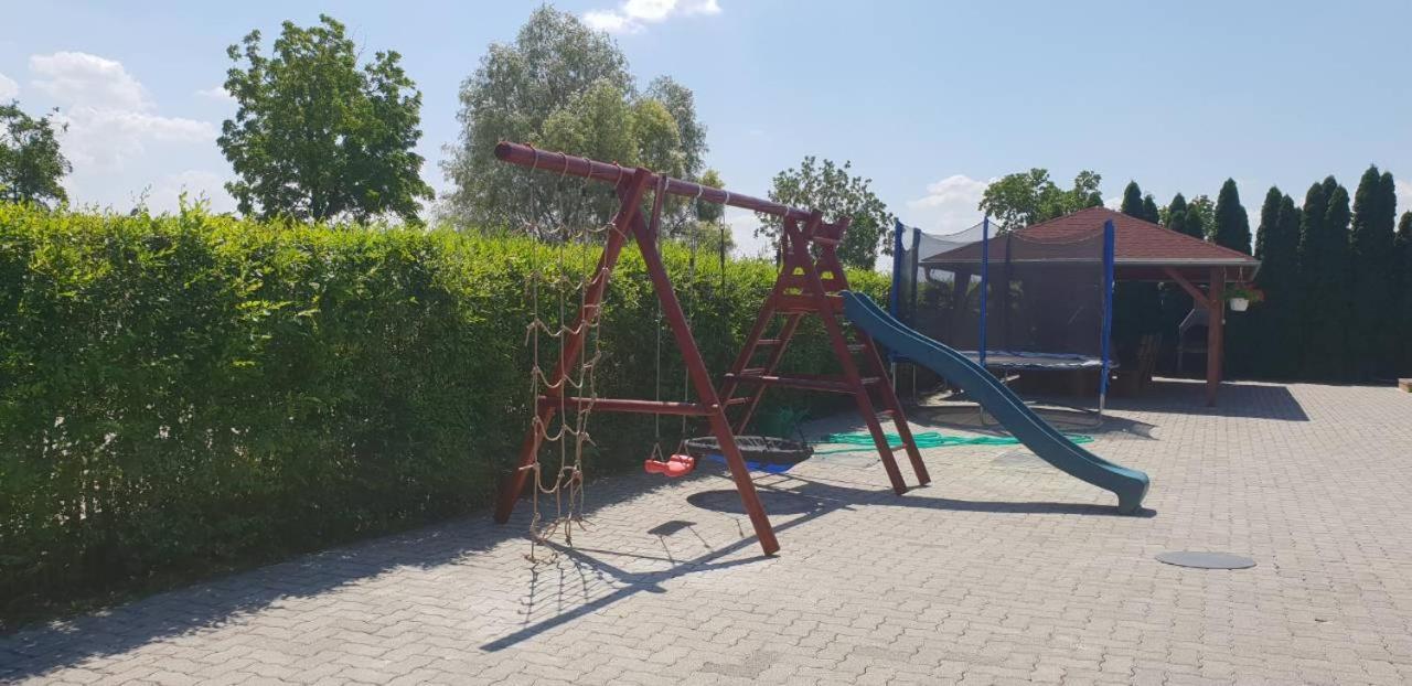 Apartman Taktik Veľký Meder Exteriör bild